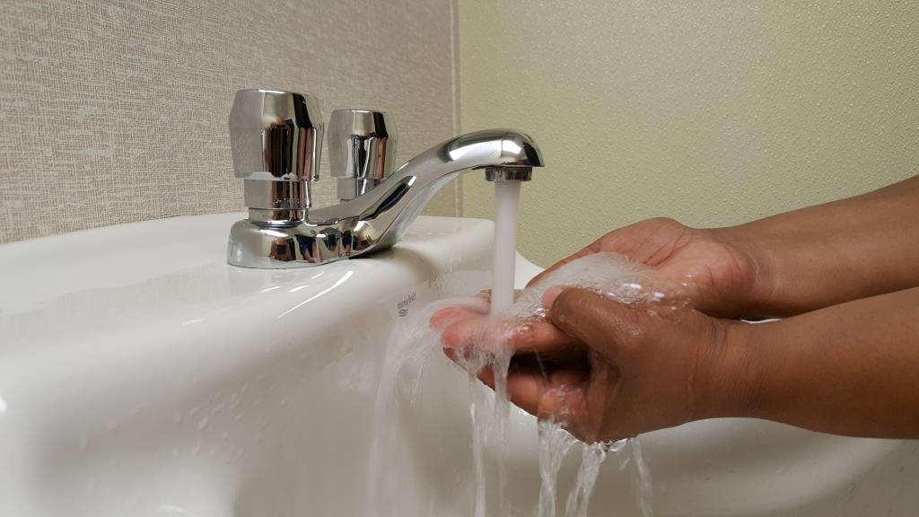 RinsingHands_080618_LRB