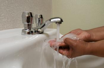 RinsingHands_080618_LRB